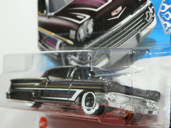 COCHE CLASICO DEPORTIVO COUPE NUEVO A ESCALA APROXIMADA 1/64. VISTA FRONTAL.