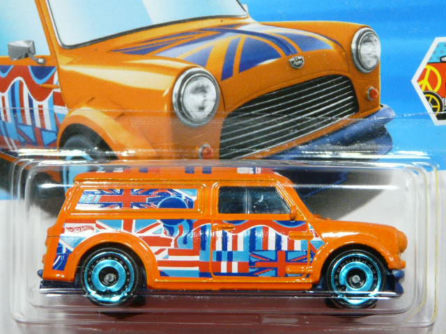 COCHE CLASICO NUEVO A ESCALA APROXIMADA 1/64.