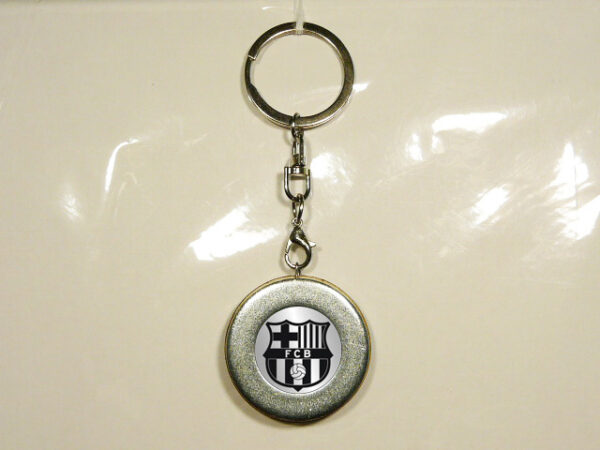 LLAVERO DE METAL Y MADERA DEL BARÇA CON UN DISEÑO ÚNICO Y ORIGINAL. MUY RESISTENTE, ERGONÓMICO, COMPACTO Y DURADERO.