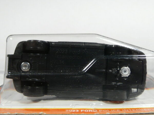 COCHE DE POLICIA TODOTERRENO 4X4 NUEVO A ESCALA APROXIMADA 1/64. VISTA INFERIOR.