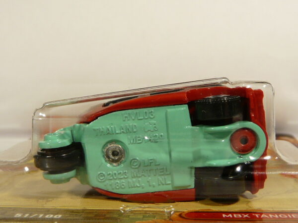 VEHICULO CLASICO NUEVO A ESCALA APROXIMADA 1/64. VISTA INFERIOR.