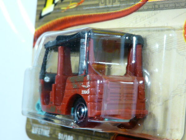 VEHICULO CLASICO NUEVO A ESCALA APROXIMADA 1/64. VISTA TRASERA.
