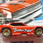 COCHE CLASICO DEPORTIVO COUPE NUEVO A ESCALA APROXIMADA 1/64.