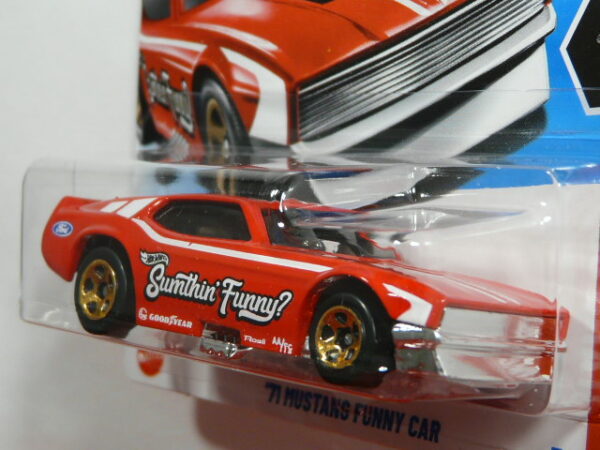 COCHE CLASICO DEPORTIVO COUPE NUEVO A ESCALA APROXIMADA 1/64. VISTA FRONTAL.