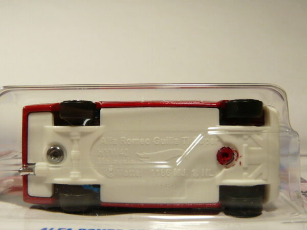 COCHE DEPORTIVO CLASICO NUEVO A ESCALA APROXIMADA 1/64. VISTA INFERIOR.