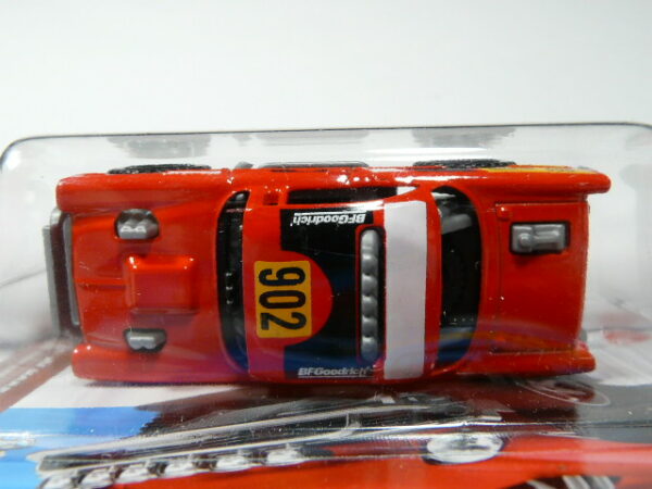 COCHE CLASICO DEPORTIVO NUEVO A ESCALA APROXIMADA 1/64. VISTA AEREA.