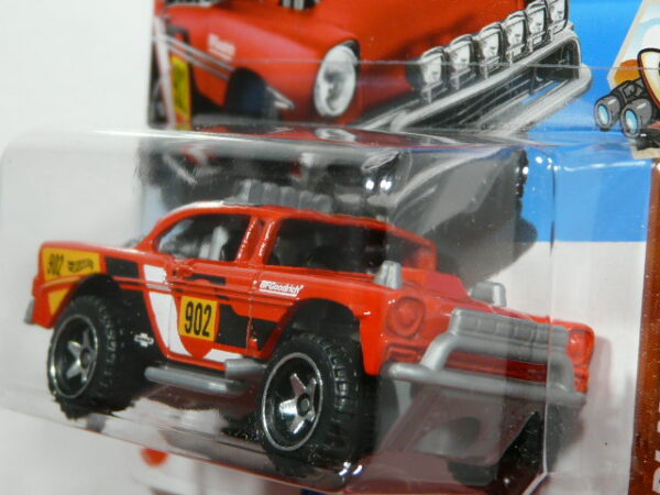 COCHE CLASICO DEPORTIVO NUEVO A ESCALA APROXIMADA 1/64. VISTA FRONTAL.