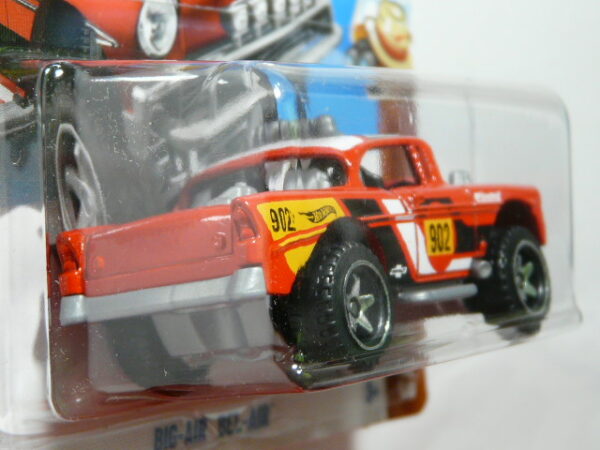 COCHE CLASICO DEPORTIVO NUEVO A ESCALA APROXIMADA 1/64. VISTA TRASERA.