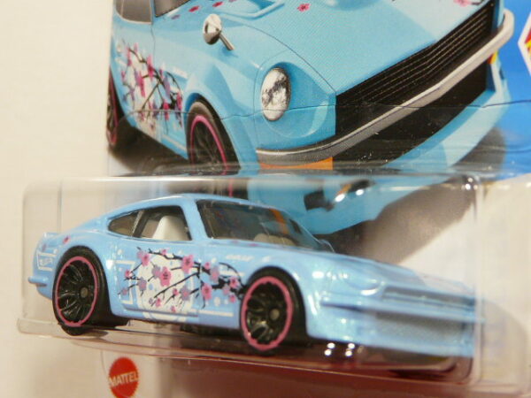 COCHE CLASICO DEPORTIVO COUPE NUEVO A ESCALA APROXIMADA 1/64. VISTA FRONTAL.