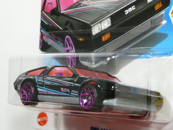 COCHE DEPORTIVO CLASICO NUEVO A ESCALA APROXIMADA 1/64. VISTA FRONTAL.