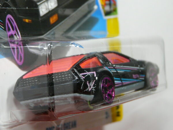 COCHE DEPORTIVO CLASICO NUEVO A ESCALA APROXIMADA 1/64. VISTA TRASERA.