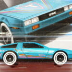 COCHE DEPORTIVO CLASICO NUEVO A ESCALA APROXIMADA 1/64.