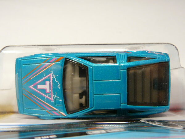 COCHE DEPORTIVO CLASICO NUEVO A ESCALA APROXIMADA 1/64. VISTA AEREA.