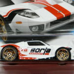 COCHE DEPORTIVO NUEVO A ESCALA APROXIMADA 1/64.