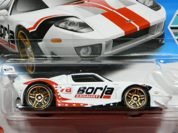 COCHE DEPORTIVO NUEVO A ESCALA APROXIMADA 1/64.
