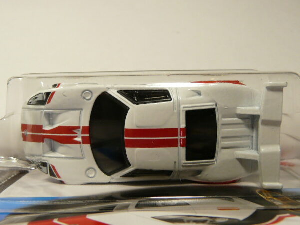 COCHE DEPORTIVO NUEVO A ESCALA APROXIMADA 1/64. VISTA AEREA.