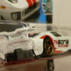 COCHE DEPORTIVO NUEVO A ESCALA APROXIMADA 1/64. VISTA TRASERA.