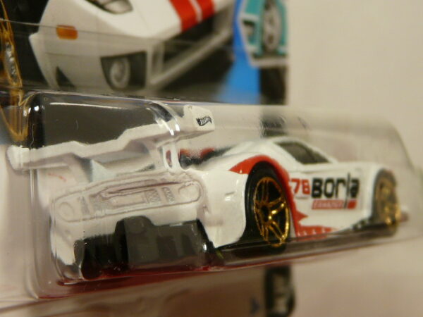 COCHE DEPORTIVO NUEVO A ESCALA APROXIMADA 1/64. VISTA TRASERA.