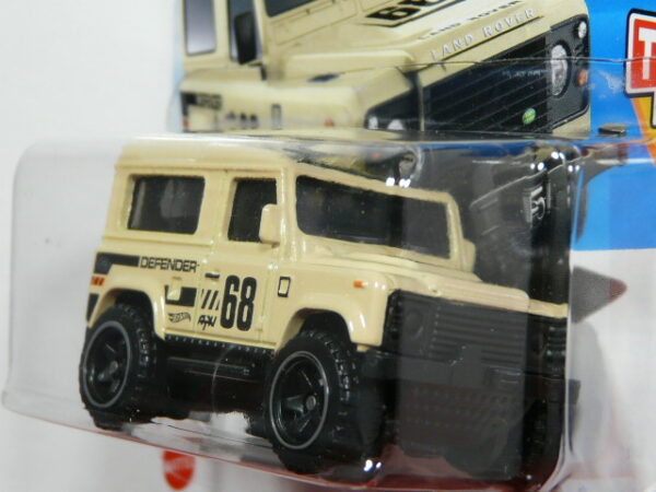 TODOTERRENO 4X4 NUEVO A ESCALA APROXIMADA 1/64. VISTA FRONTAL.
