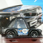 COCHE CLASICO DEPORTIVO EN VERSION TOONED NUEVO A ESCALA APROXIMADA 1/64.
