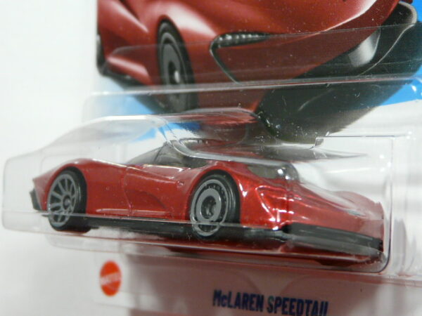 COCHE DEPORTIVO COUPE NUEVO A ESCALA APROXIMADA 1/64. VISTA FRONTAL.