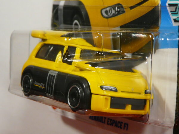 MONOVOLUMEN TUNEADO NUEVO A ESCALA APROXIMADA 1/64. VISTA FRONTAL.