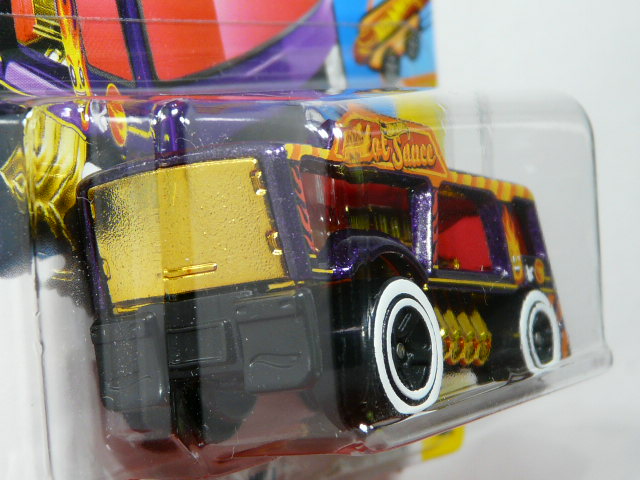 VEHICULO NUEVO TH EDICION LIMITADA A ESCALA APROXIMADA 1/64. VISTA TRASERA.