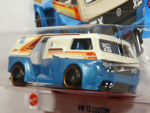 FURGONETA CLASICA NUEVA A ESCALA APROXIMADA 1/64. VISTA FRONTAL.