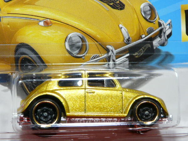 COCHE NUEVO A ESCALA APROXIMADA 1/64.