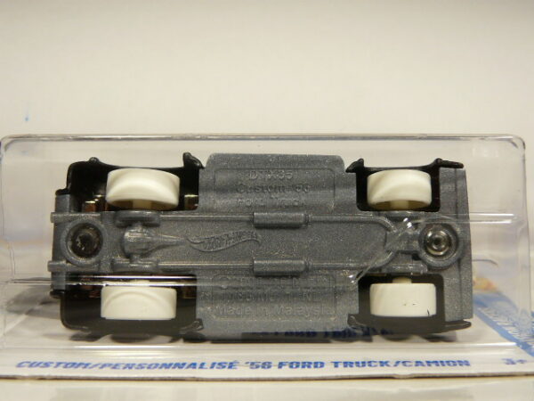 TODOTERRENO PICK UP CLASICA NUEVA A ESCALA APROXIMADA 1/64. VISTA INFERIOR.
