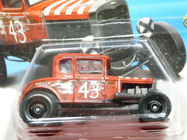 COCHE CLASICO CUSTOMIZADO NUEVO A ESCALA APROXIMADA 1/64.