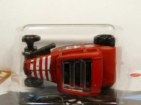 COCHE CLASICO CUSTOMIZADO NUEVO A ESCALA APROXIMADA 1/64. VISTA AEREA.