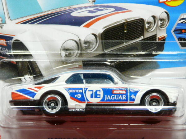 COCHE CLASICO DEPORTIVO COUPE NUEVO A ESCALA APROXIMADA 1/64.