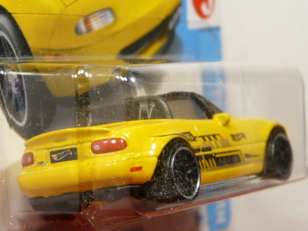 COCHE DEPORTIVO ROADSTER DESCAPOTABLE NUEVO A ESCALA APROXIMADA 1/64. VISTA TRASERA.