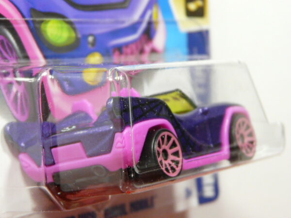 COCHE DEPORTIVO ROADSTER DESCAPOTABLE NUEVO A ESCALA APROXIMADA 1/64. VISTA TRASERA.