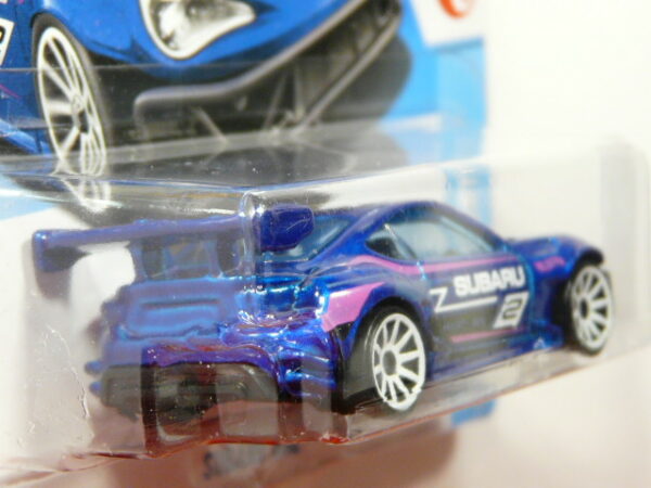 COCHE DEPORTIVO COUPE NUEVO A ESCALA APROXIMADA 1/64. VISTA TRASERA.