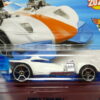 COCHE DE CARRERAS NUEVO A ESCALA APROXIMADA 1/64.