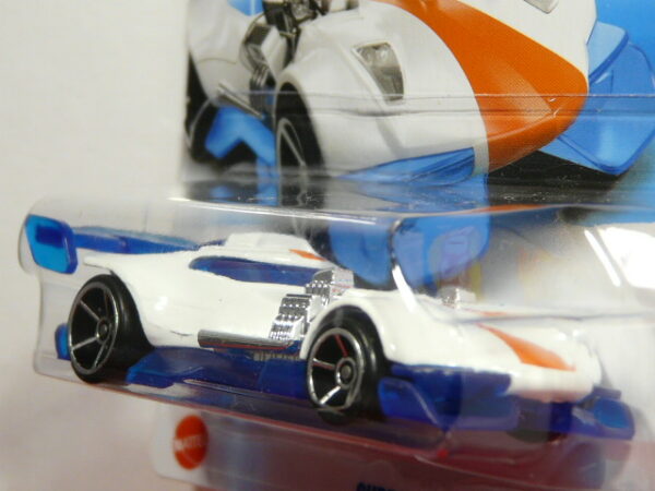 COCHE DE CARRERAS NUEVO A ESCALA APROXIMADA 1/64. VISTA FRONTAL.