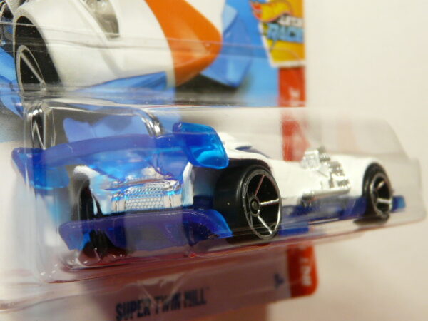 COCHE DE CARRERAS NUEVO A ESCALA APROXIMADA 1/64. VISTA TRASERA.