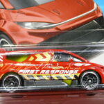 FURGONETA  NUEVA TH EDICION LIMITADA A ESCALA APROXIMADA 1/64.
