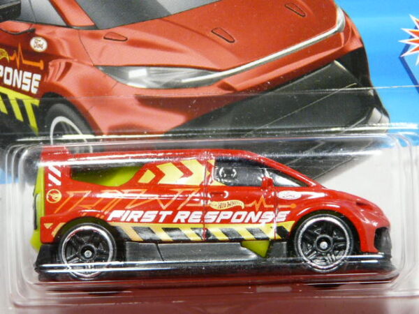 FURGONETA  NUEVA TH EDICION LIMITADA A ESCALA APROXIMADA 1/64.