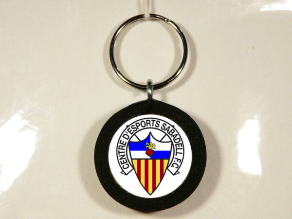 LLAVERO DE MADERA, GOMA Y METAL CON UN DISEÑO ÚNICO Y ORIGINAL.