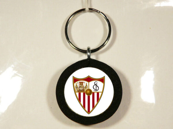 LLAVERO DE MADERA, GOMA Y METAL CON UN DISEÑO ÚNICO Y ORIGINAL.