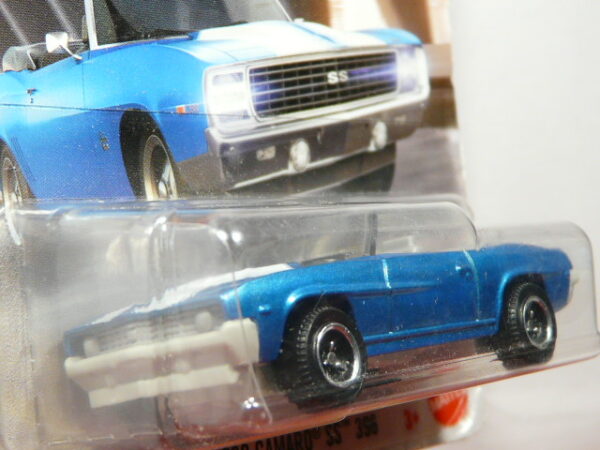 COCHE CABRIO CLASICO DE LOS AÑOS 60 NUEVO A ESCALA APROXIMADA 1/64. VISTA FRONTAL.