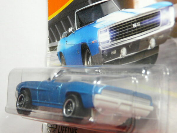 COCHE CABRIO CLASICO DE LOS AÑOS 60 NUEVO A ESCALA APROXIMADA 1/64. VISTA TRASERA.