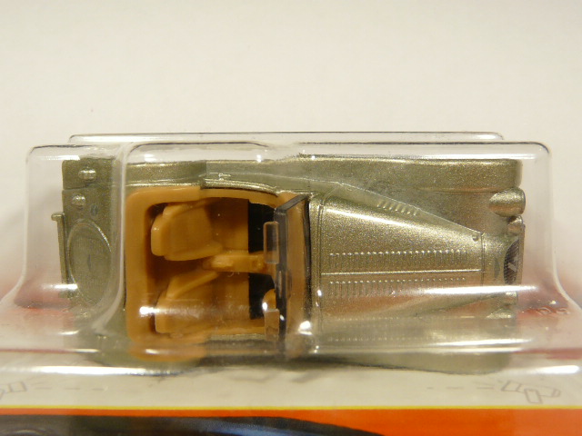 COCHE CABRIO CLASICO NUEVO A ESCALA APROXIMADA 1/64. VISTA AEREA.