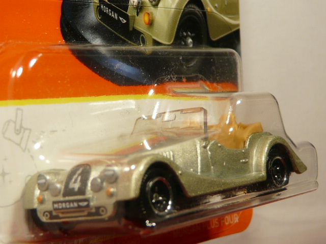 COCHE CABRIO CLASICO NUEVO A ESCALA APROXIMADA 1/64. VISTA FRONTAL.