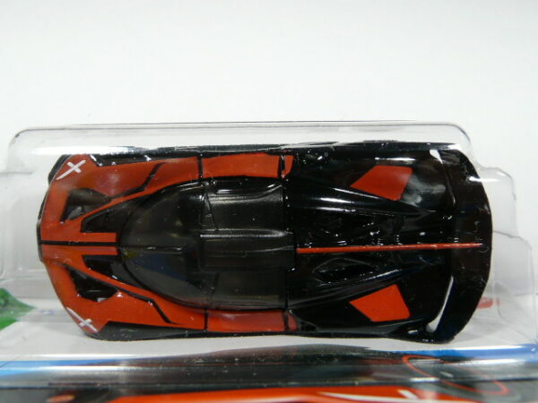 COCHE DEPORTIVO COUPE NUEVO A ESCALA APROXIMADA 1/64. VISTA AEREA.