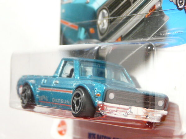 COCHE CLASICO PICK UP NUEVO A ESCALA APROXIMADA 1/64. VISTA FRONTAL.