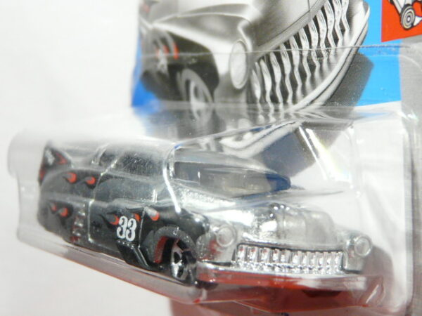 COCHE CLASICO DE CARRERAS NUEVO A ESCALA APROXIMADA 1/64. VISTA FRONTAL.